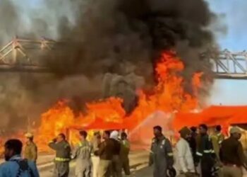 महाकुंभ मेला: संगम के सेक्टर- 18 शंकराचार्य रोड के पंडाल में लगी आग