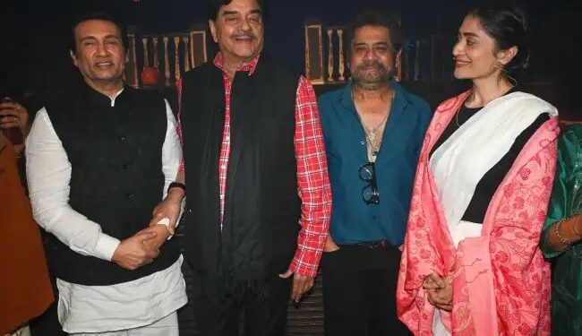 शेखर सुमन ने अपने हिंदी नाटक “एक मुलाक़ात” में महान कवि साहिर लुधियानवी को जीवंत किया