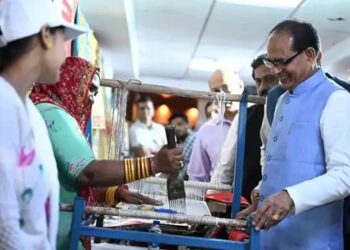 राष्ट्रीय हथकरघा दिवस पर केंद्रीय मंत्री शिवराज सिंह चौहान ने लाखों स्वयं सहायता समूह की महिलाओं से किया संवाद
