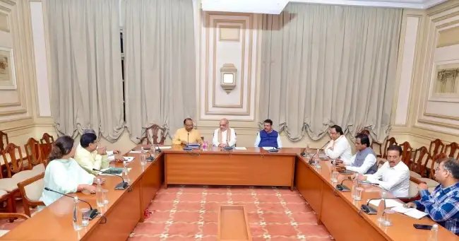महाराष्ट्र के CM पर सस्पेंस बरकरार, आज दिल्ली में अमित शाह करेंगे फैसला !