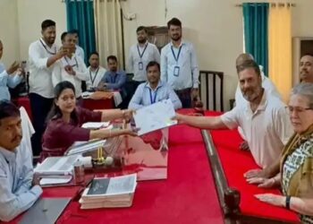राहुल गांधी लड़ेंगे रायबरेली से चुनाव, मां- बहन के साथ दाखिल करने पहुंचे नामांकन