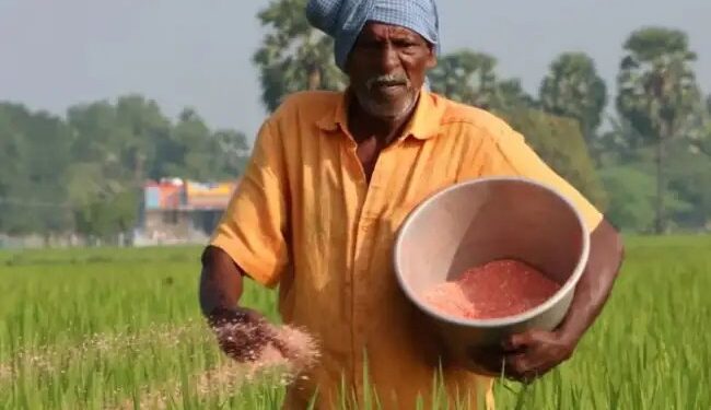 अपनी ही सरकार ने खोली पोल, बोले किसानों तक नहीं पहुंच रहा स्कीम का लाभ!