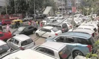 बढ़ते प्रदूषण पर लगाम लगाने के लिए NDMC ने दोगुनी की पार्किंग फीस!