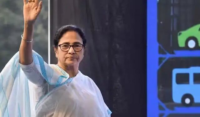 कांग्रेस के साथ गठबंधन पर बोलीं ममता, डूबते जहाज में नहीं सवार होंगे…