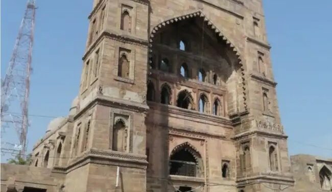 जौनपुर में मौजूद 14वीं सदी की अटाला मस्जिद विवादों में घिर गई, कोर्ट का दरवाजा खटखटाय