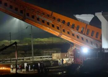 बुलेट ट्रेन रूट पर बड़ा हादसा, 25 ट्रेनें रद्द, पांच का शेड्यूल चेंज, छह डायवर्ट!