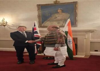 लंदन पहुंचे भारत के रक्षा मंत्री अपने समकक्ष से की मुलाकात, कई मुद्दों पर चर्चा
