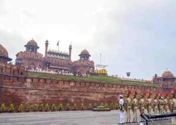 स्वतंत्रता दिवस से पहले लाल किले की सुरक्षा में बड़ी चूक, 7 पुलिसकर्मी निलंबित; 5 बांग्लादेशी गिरफ्तार