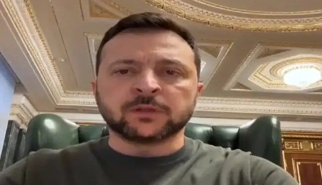 यूक्रेन के राष्ट्रपति ने कहा हथियारों के इस्तेमाल पर लगाई गई रोक हटानी होगी