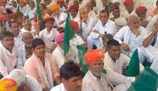 नोएडा कलेक्ट्रेट पर किसानों का धरना प्रदर्शन, ये रहीं मांगें!