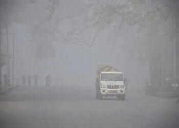 यूपी में देर रात पड़ी कड़ाके की ठंड, मौसम विभाग ने जारी किया अलर्ट