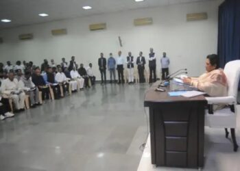 लखनऊ: मायावती की अहम बैठक, भजीजे आकाश को साइडलाइन कर इन दो चेहरों को सौंपी गई पार्टी की जिम्मेदारी