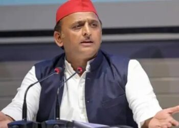 1 करोड़ कर्मचारियों पर आया संकट! अखिलेश का केंद्र सरकार पर निशाना