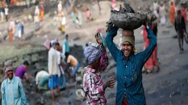 छत्तीसगढ़ सरकार का अहम फैसला, सरकार ने बढ़ाया श्रमिकों का मेहनताना