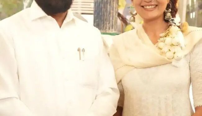 महाराष्ट्र के मुख्यमंत्री एकनाथ शिंदे के महिला अधिकार अभियान से जुड़ी शीना चौहान