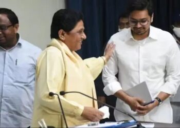 मायावती ने भतीजे से लिया पद, सामने आया आनंद आकाश का पहला बयान
