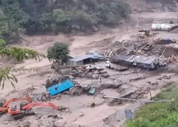 सिक्किम: 2000 टूरिस्ट्स को किया गया एयरलिफ्ट, बारिश- लैंडस्लाइड ने मचाई तबाही