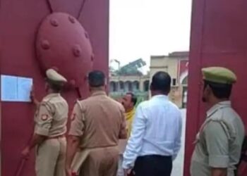 विधायक राजा भइया के पिता उदय प्रताप सिंह को पुलिस ने नजरबंद कर दिया