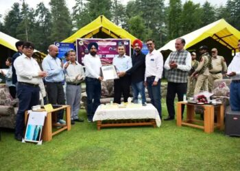 पीएयू के कीटविज्ञान वैज्ञानिकों को राष्ट्रीय स्तर पर मिला सम्मान, ईएसए ने टीम को ‘इंस्टीट्यूशन टीम अवॉर्ड’ से नवाजा