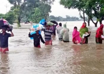 बिहार: बाढ़ में डूबे 12 जिले,रेल ट्रेक तक पहुंचा पानी, कई ट्रेने रद्द