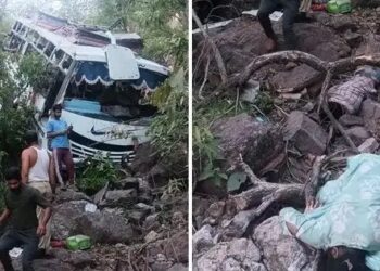 श्रद्धालुओं की बस के सामने अचानक आए आतंकी, ताबड़तोड़ चलाई गोलिया,10 की मौत