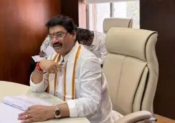 महाराष्ट्र: मंत्री धनंजय मुंडे का इस्तीफा, सरपंच संतोष देशमुख मर्डर से जुड़े हैं तार!