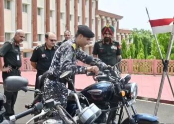 भारतीय नौसेना का ‘मोटरसाइकिल अभियान दल’ सुदर्शन चक्र कोर से सम्मानित