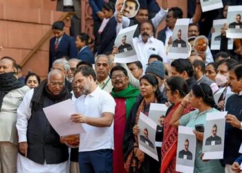 संसद के मानसून सत्र की हंगामेदार शुरुआत: विपक्ष का विरोध, राहुल-प्रियंका का केंद्र पर हमला