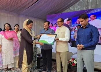 केंद्रीय मंत्री शिवराज सिंह चौहान ने “लखपति दीदी सम्मेलन” में जम्मू-कश्मीर की ग्रामीण महिलाओं की सराहना की