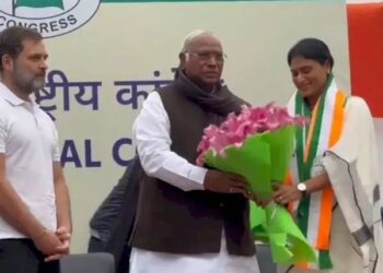 YSR तेलंगाना का कांग्रेस में विलय, जगन मोहन की बहन वाई एस शर्मिला पार्टी में शामिल