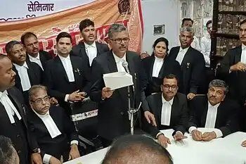 जस्टिस यशवंत वर्मा के खिलाफ इलाहाबाद हाईकोर्ट के वकीलों ने किया विरोध प्रदर्शन