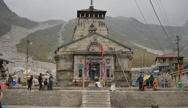 सीएम धामी ने सस्ते किए हेलीकॉप्टर सेवा के दाम, तीर्थयात्रियों को 25% की छूट