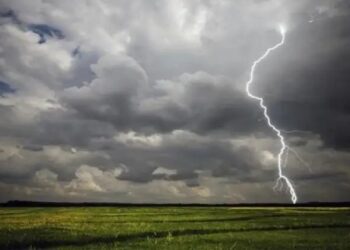 UP: आकाशीय बिजली गिरने से 2 चारवाहों की मौत, 10 मवेशियों की भी गई जान