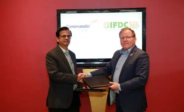 कोरोमंडल इंटरनेशनल और आईएफडीसी ने भारत में उर्वरक नवाचार और टिकाऊ कृषि को आगे बढ़ाने के लिए साझेदारी की