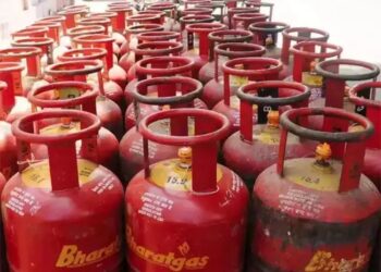 UP: होली से पहले बड़ा तोहफा,1 करोड़ परिवारों को मुफ्त मिलेगा LPG सिलेंडर