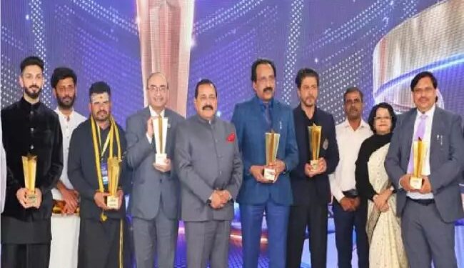 इसरो को “इंडियन ऑफ द ईयर अवार्ड” से सम्मानित किया गया