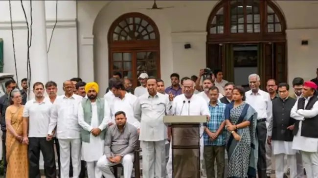 एग्जिट पोल आने के बाद से ही इंडिया गठबंधन में हलचल तेज