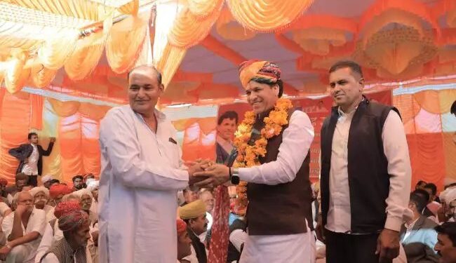 केन्द्रीय कृषि राज्यमंत्री कृषि योजनाओं की समीक्षा बैठक में शामिल हुए