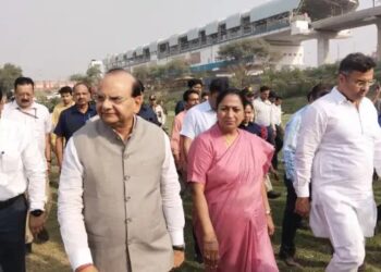 वजीराबाद पहुंची CM रेखा गुप्ता, यमुना की सफाई का किया निरिक्षण, LG भी रहे मौजूद