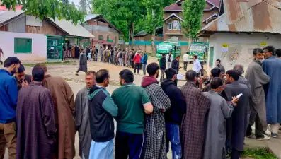 इन 7 उम्मीदवारों ने कश्मीर से दाखिल किया नामांकन, जानें क्या कब होगा मतदान?