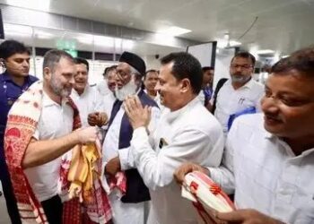 मणिपुर पहुंचे राहुल गांधी, सिलचर में बाढ़ प्रभावित लोगों से की मुलाकात