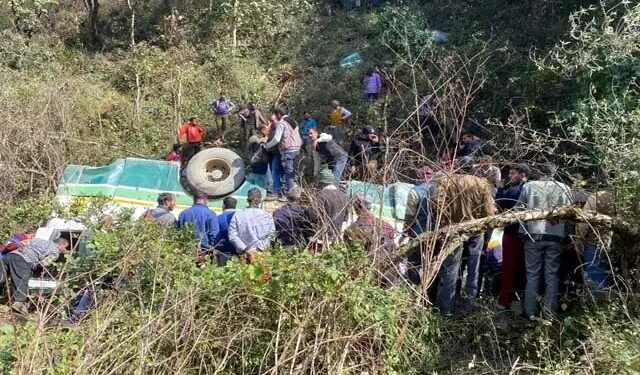 हादसे में मातम: मंडी के सरकाघाट में HRTC बस दुर्घटनाग्रस्त, 5 की मौत, कई गंभीर घायल