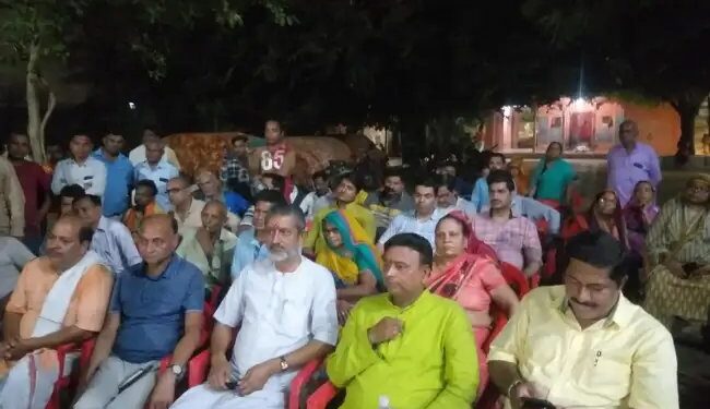 जिला प्रशाशन ने बिना सूचना अस्सी क्षेत्र के सैकड़ों मकान मालिकों के नाम काटे