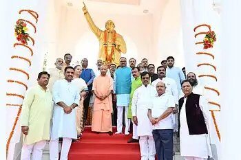 UP: CM YOGI ने अपनी कैबिनेट के साथ डॉ. आंबेडकर को दी श्रद्धांजलि