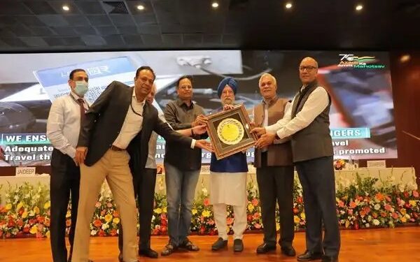 DMRC ने मनाया 30वां स्थापना दिवस, इस स्टेशन को मिले प्रथम मेट्रो स्टेशन का अवार्ड