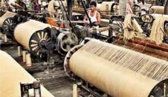 कैबिनेट ने वस्त्रों  के निर्यात के लिए लेवी में छूट की योजना जारी रखने की अनुमति दी