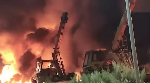 महाराष्ट्र की केमिकल फैक्ट्री में उठी आग की लपटें, फाय ब्रिगेड आग बुझाने में जुटी