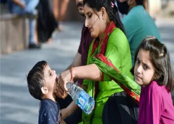 दिल्ली में गर्मी ने तोड़े सभी रिकॉर्ड, 52 डिग्री पहुंचा तापमान