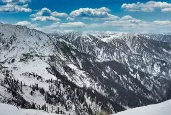 पहाड़ी राज्यों में बर्फबारी, इन इलाकों में बड़ी ठंड, जानें क्या है अपडेट?