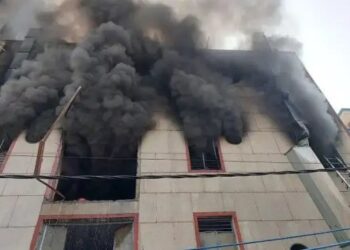 Delhi: नरेला के इंडस्ट्रियल इलाके में लगी भीषण आग, रेस्क्यू में जुटा दमकल विभाग